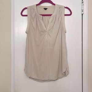 Ann Taylor size XS loose fitting off-white cream color sleeveless split neck top